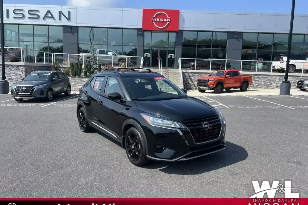 2022 Nissan Kicks SR photo 1