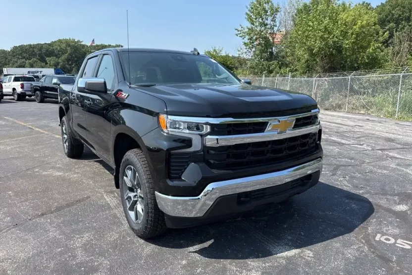 2025 Chevrolet Silverado 1500 LT photo 1