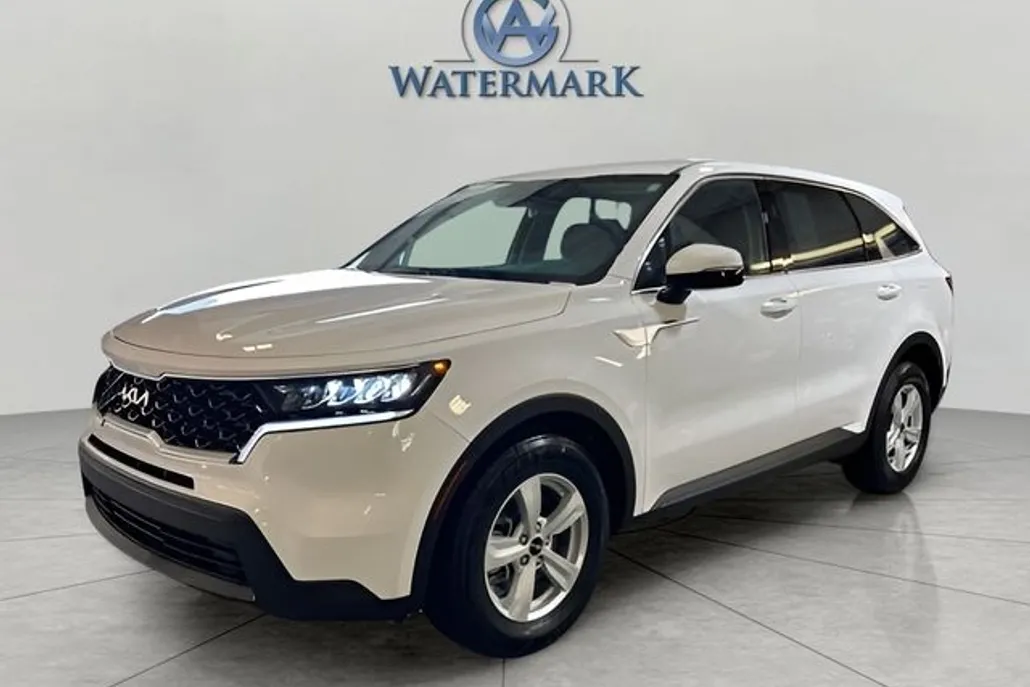 2023 Kia Sorento LX photo 1