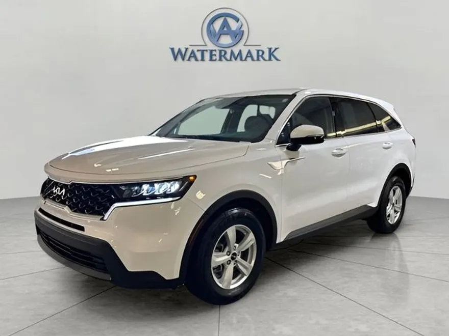 2023 Kia Sorento LX photo 1