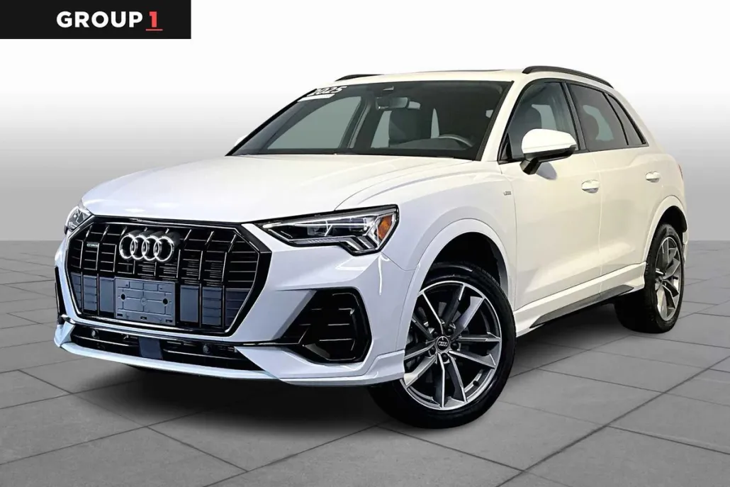 2025 Audi Q3 45 TFSI S line Premium photo 1