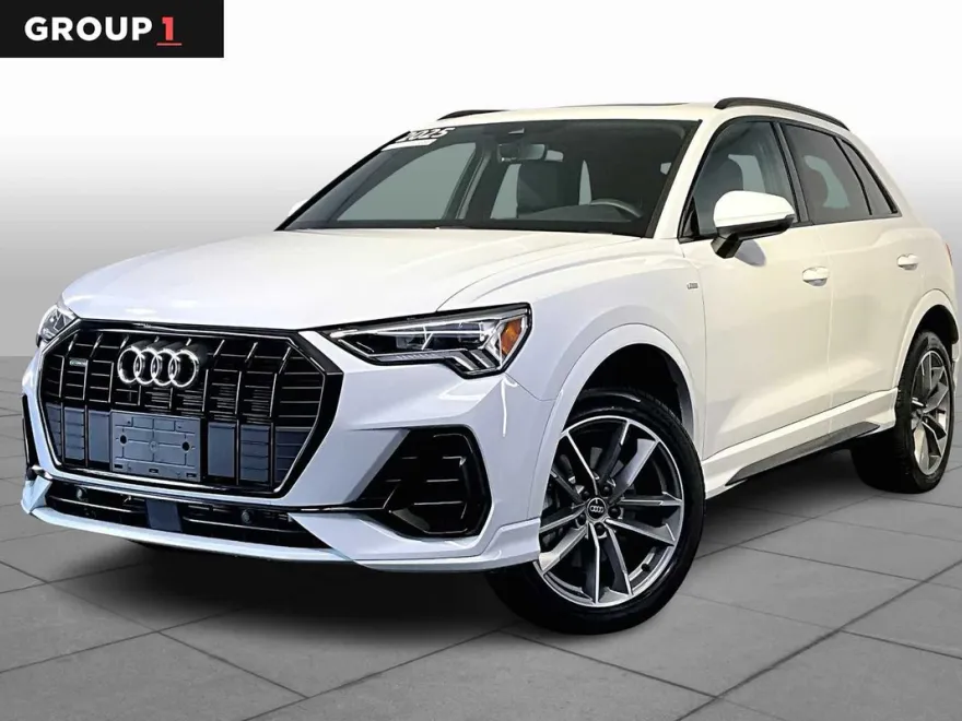 2025 Audi Q3 45 TFSI S line Premium photo 1