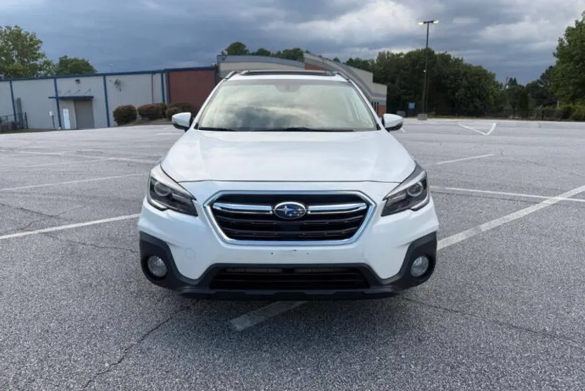 2018 Subaru Outback 3.6R Touring photo 1