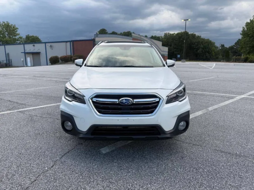2018 Subaru Outback 3.6R Touring photo 1