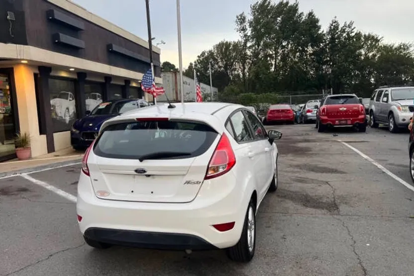 2018 Ford Fiesta SE photo 1