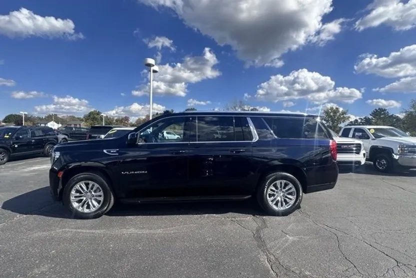 2023 Gmc Yukon XL SLE photo 1