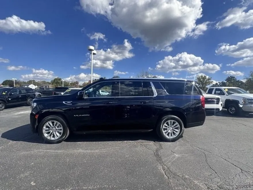2023 Gmc Yukon XL SLE photo 1