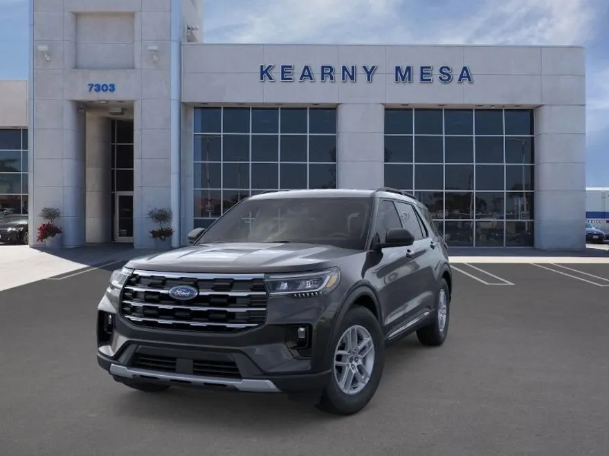 2025 Ford Explorer photo 1