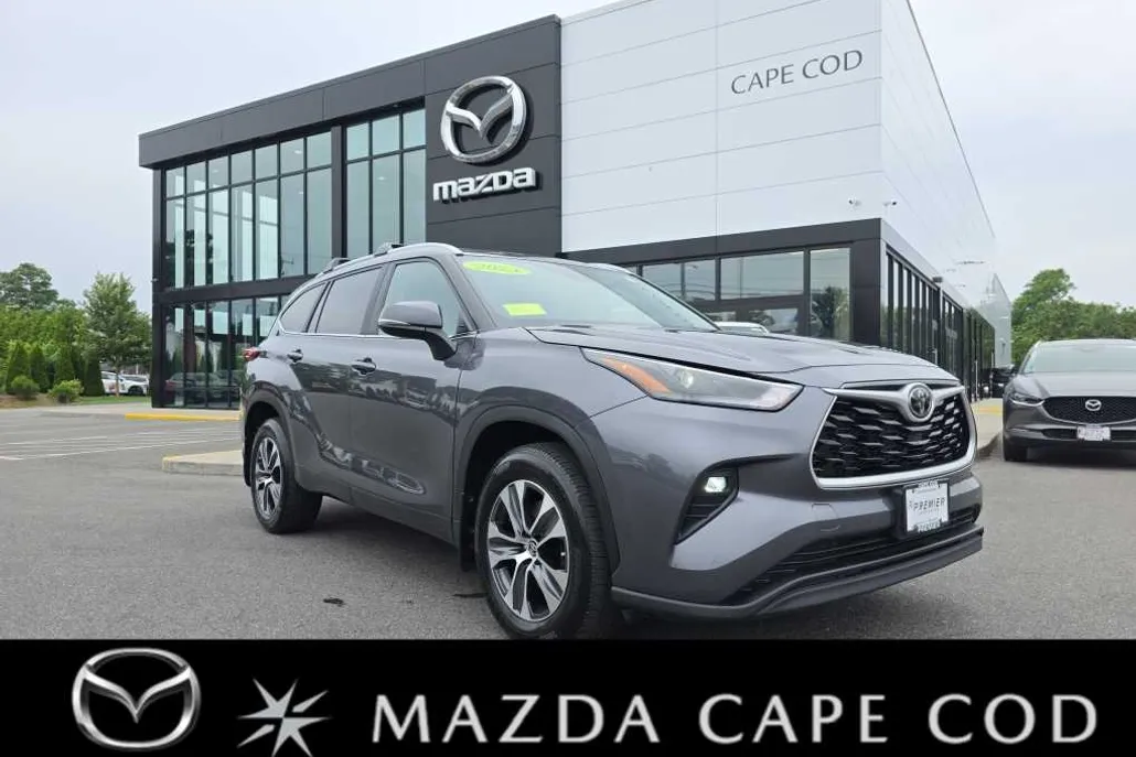 2023 Toyota Highlander XLE photo 1
