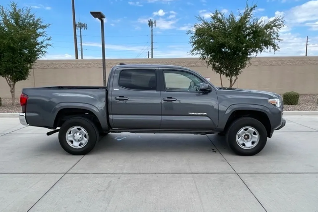 2023 Toyota Tacoma SR5 photo 1