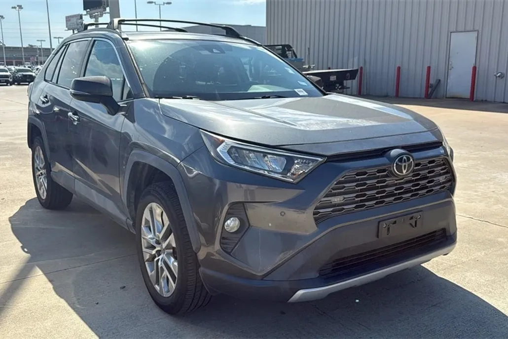 2019 Toyota RAV4 Limited photo 1