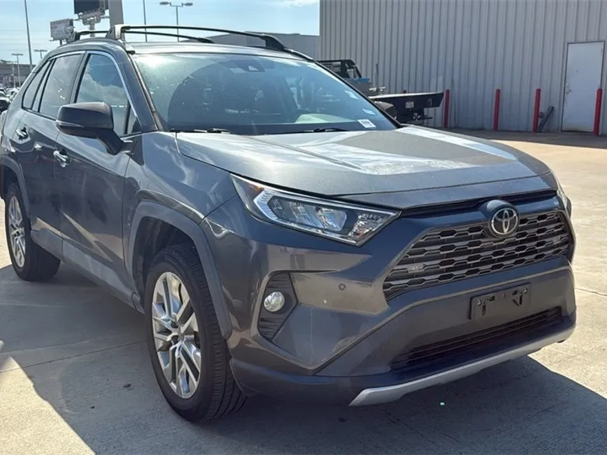 2019 Toyota RAV4 Limited photo 1