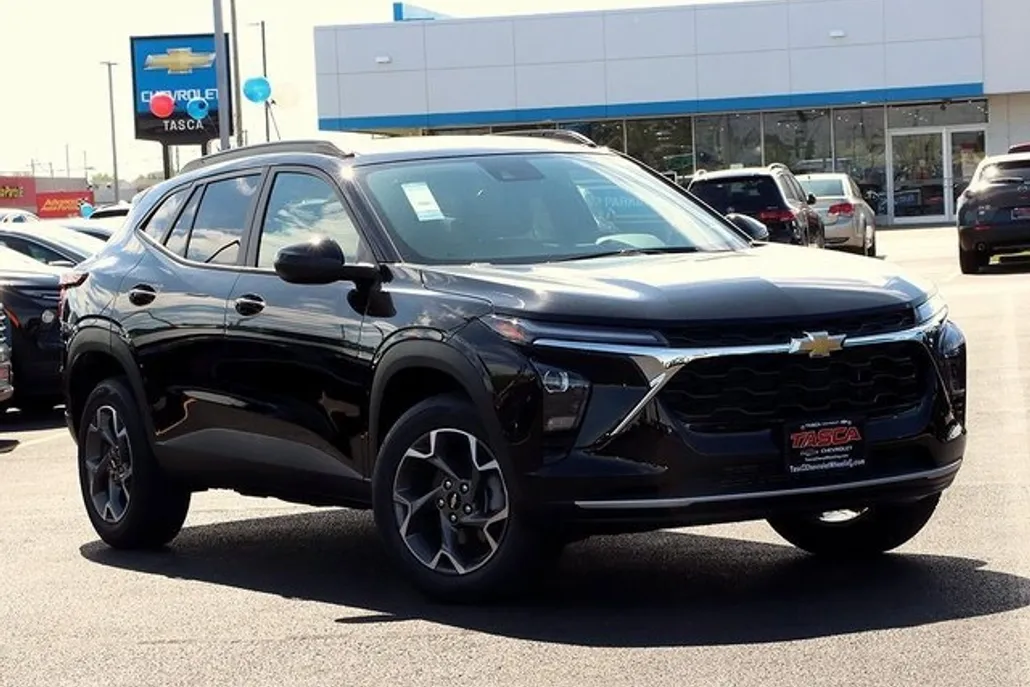 2025 Chevrolet Trax LT photo 1
