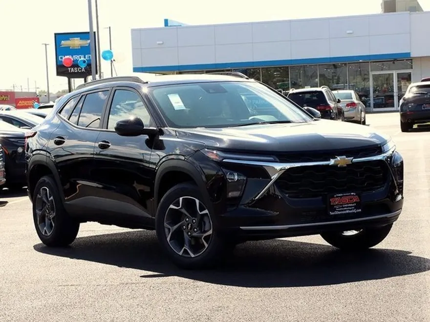2025 Chevrolet Trax LT photo 1