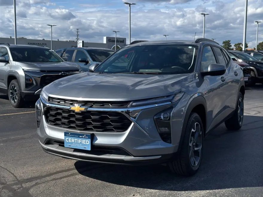 2024 Chevrolet Trax LT photo 1