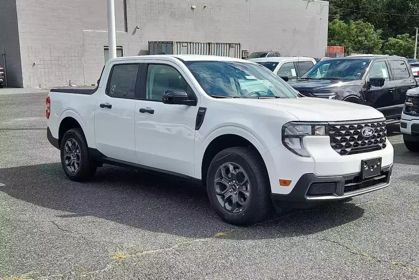 2025 Ford Maverick XLT photo 1