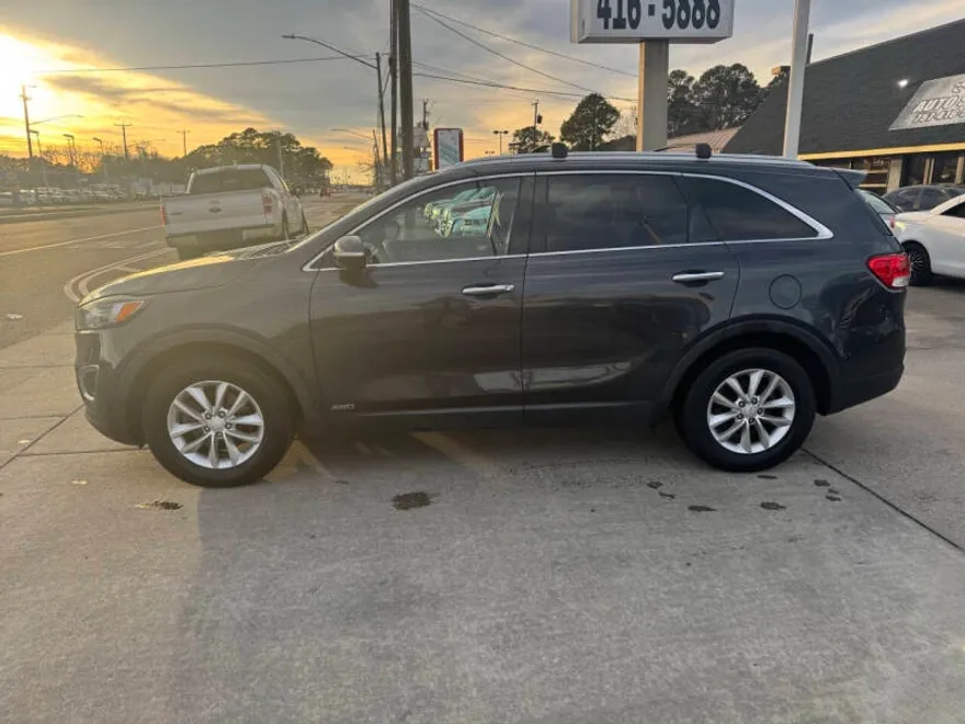 2017 Kia Sorento LX photo 1