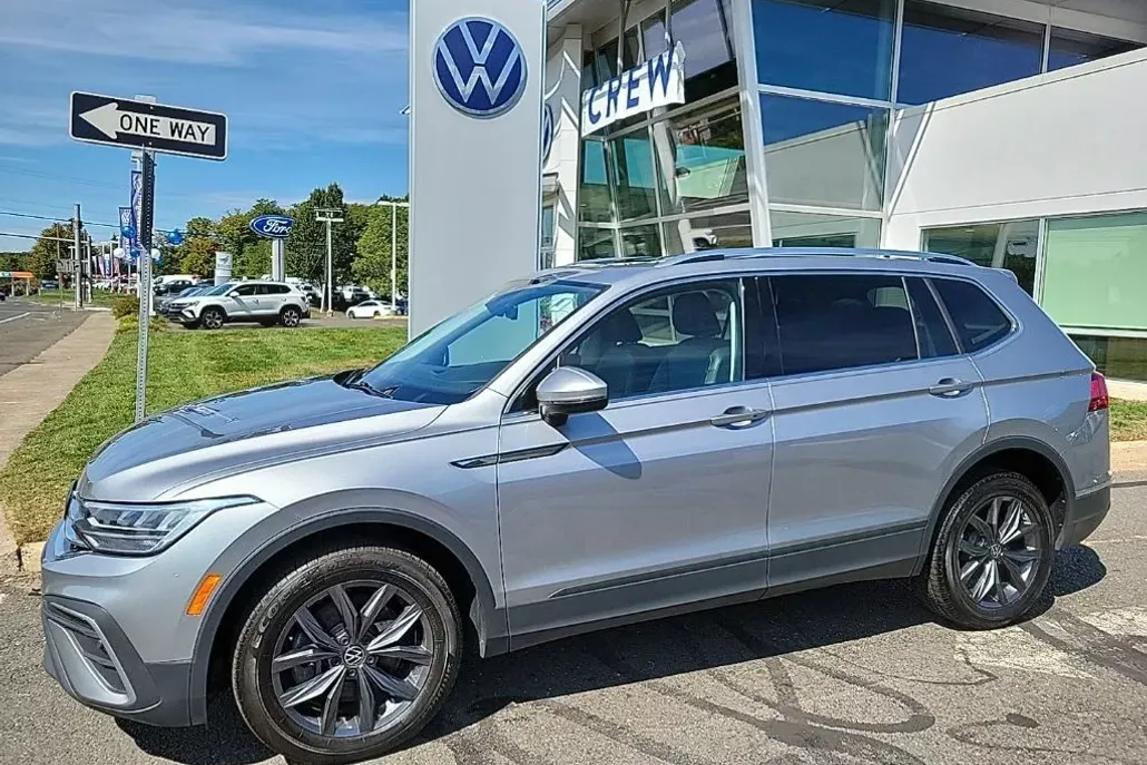 2022 Volkswagen Tiguan SE photo 1