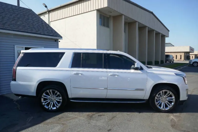 2016 Cadillac Escalade ESV Luxury photo 1