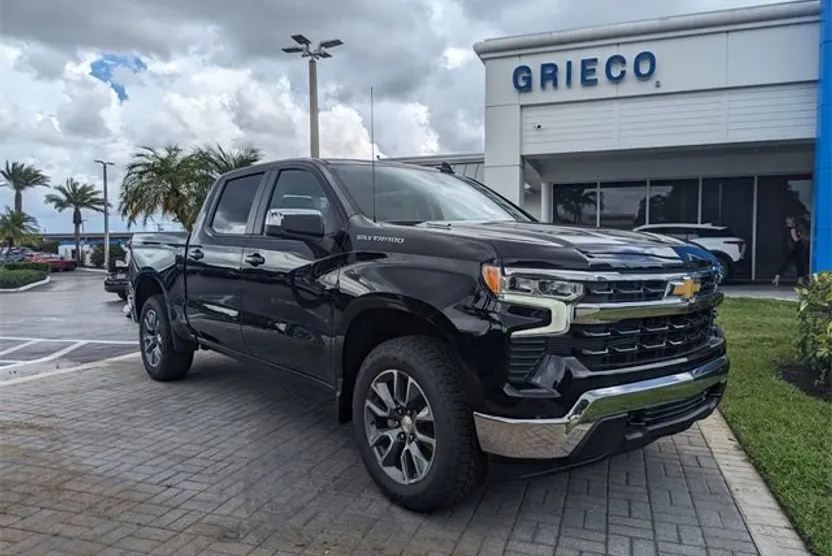 2026 Chevrolet Silverado photo 1