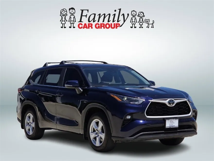2024 Toyota Highlander LE photo 1