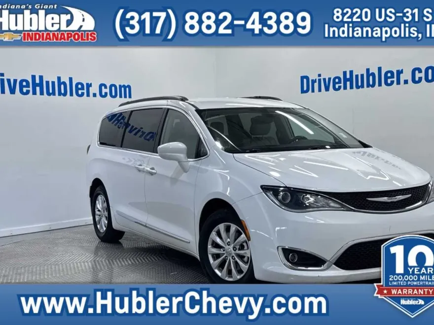 2017 Chrysler Pacifica Touring L photo 1