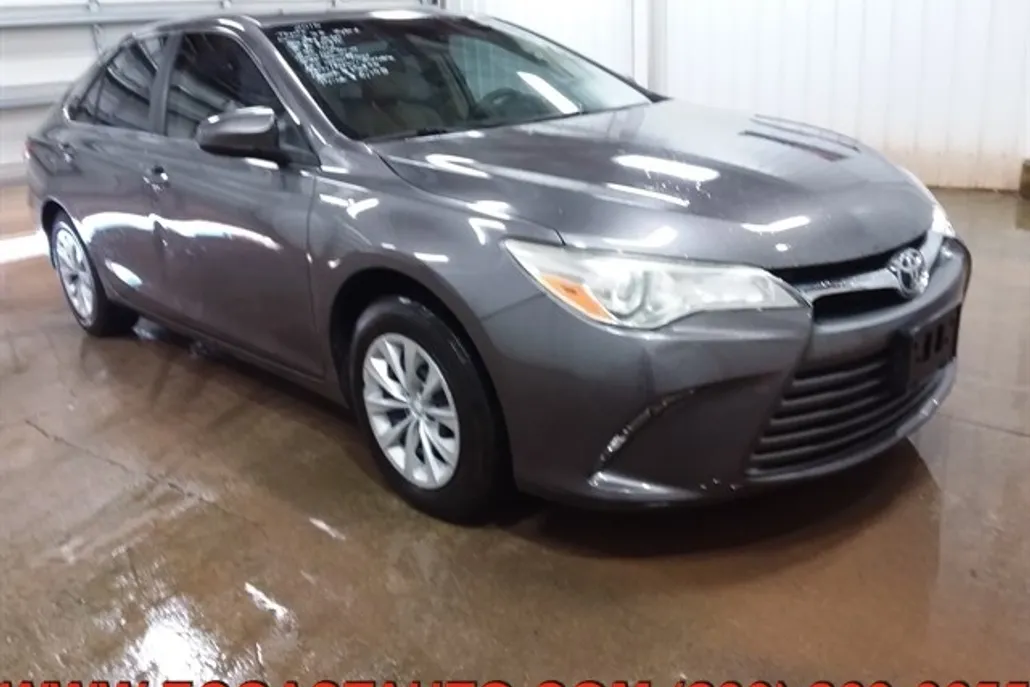 2016 Toyota Camry Hybrid SE photo 1