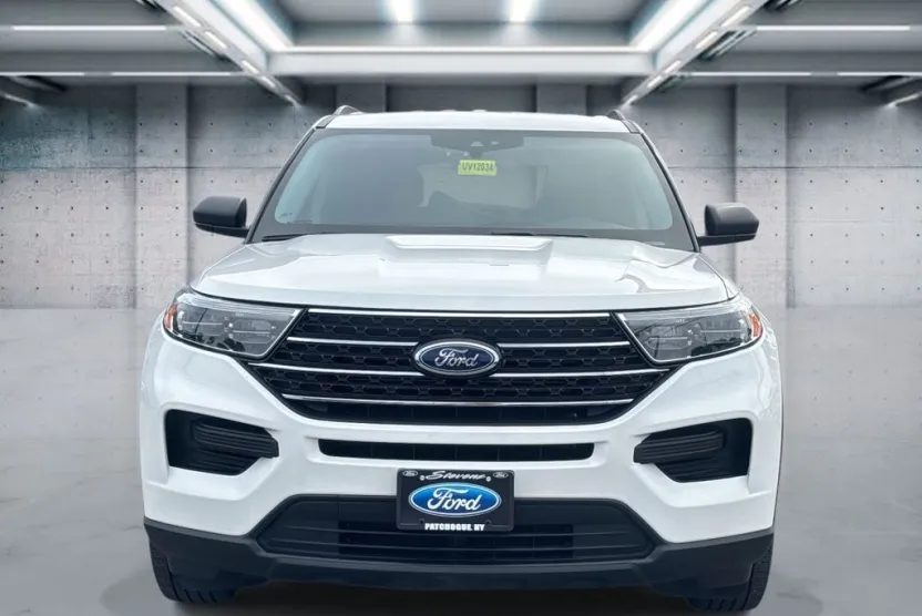2023 Ford Explorer XLT photo 1