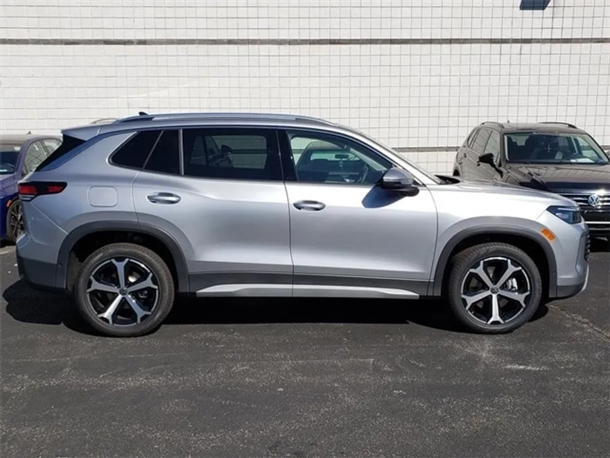 2025 Volkswagen Tiguan SE photo 1