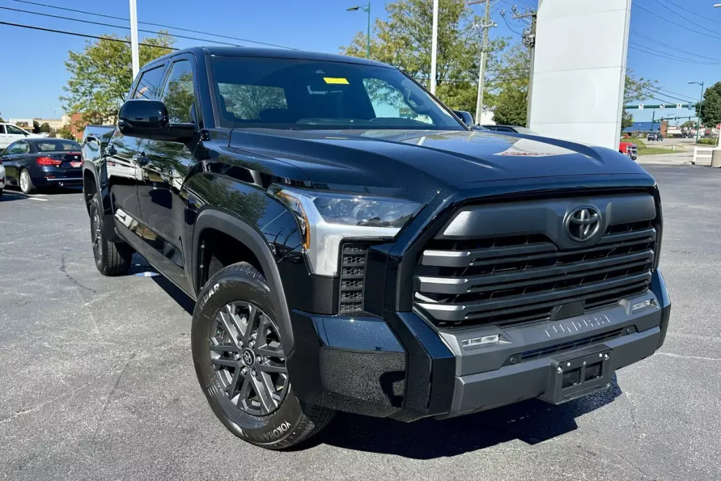 2025 Toyota Tundra SR5 CrewMax photo 1