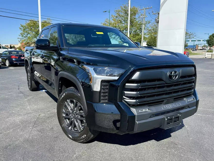 2025 Toyota Tundra SR5 CrewMax photo 1
