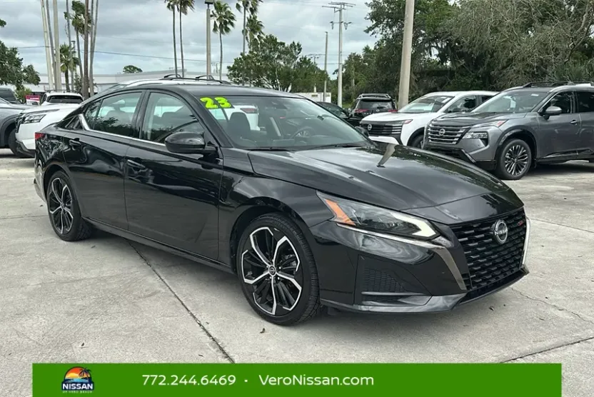 2023 Nissan Altima 2.5 SR photo 1