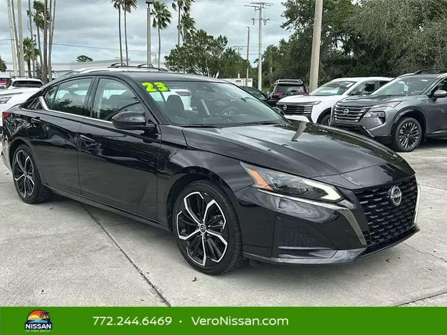 2023 Nissan Altima 2.5 SR photo 1