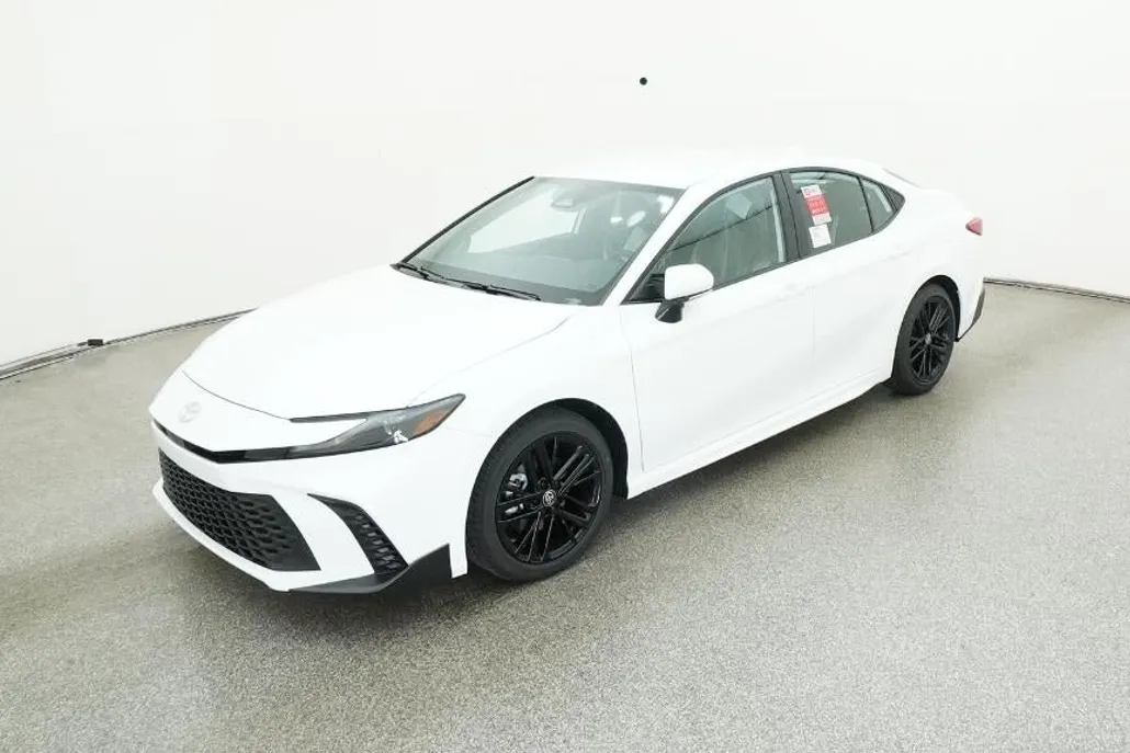 2025 Toyota Camry SE photo 1