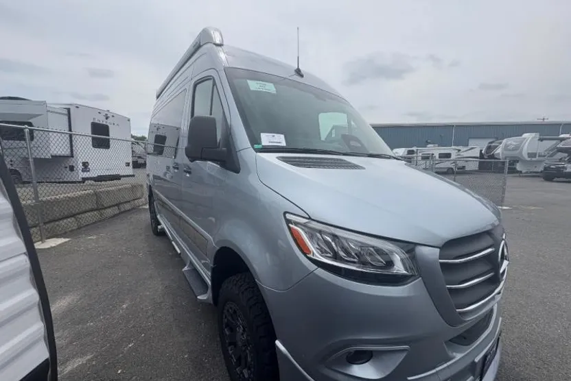 2025 Mercedes Benz Sprinter 2500 photo 1