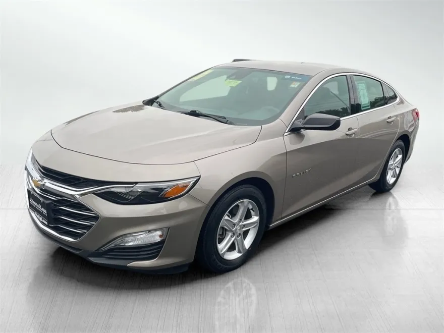2023 Chevrolet Malibu photo 2