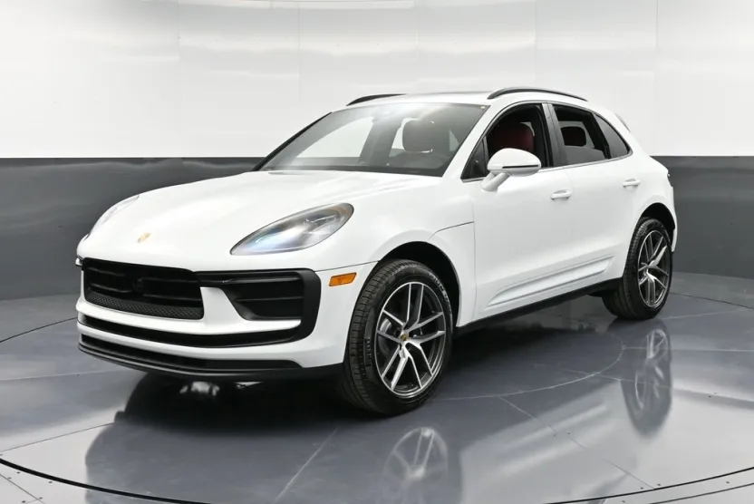 2026 Porsche Macan T photo 1