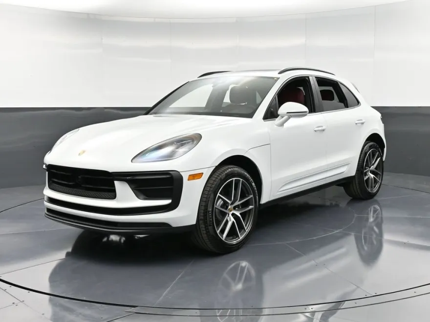 2026 Porsche Macan T photo 1