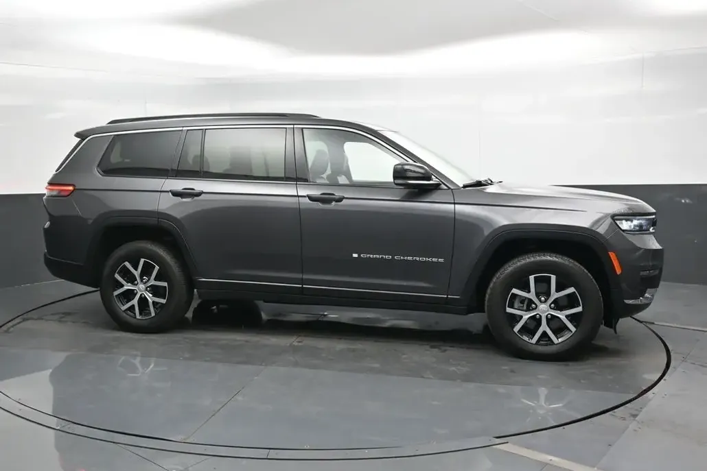 2024 Jeep Grand Cherokee Limited photo 1