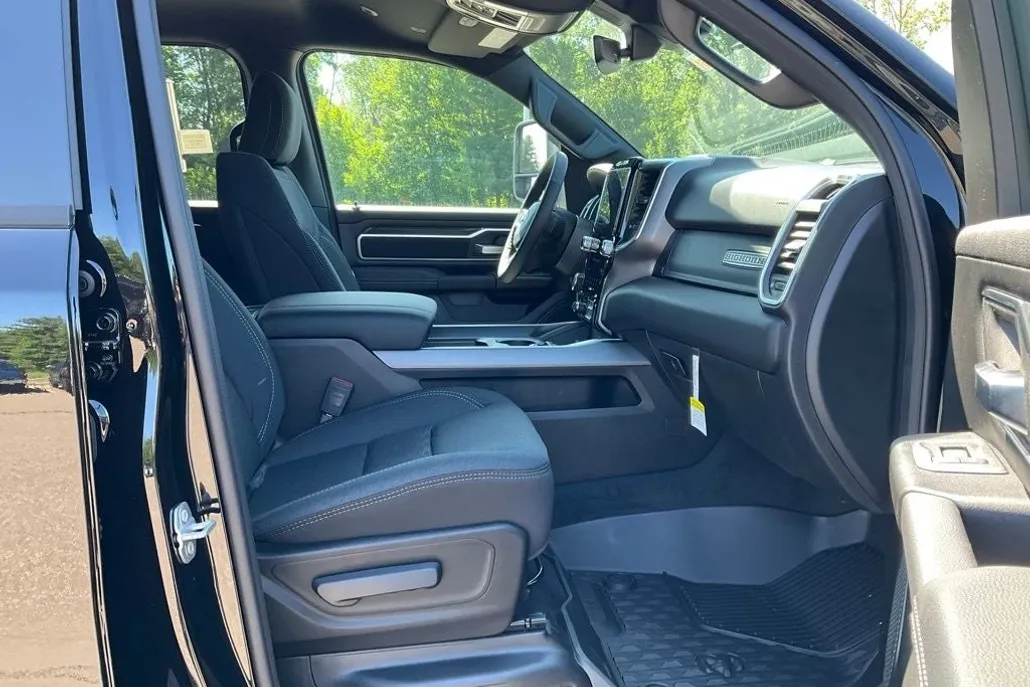 2025 Ram 1500 Big Horn photo 1