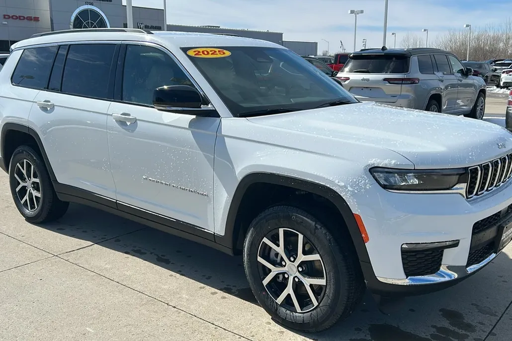 2025 Jeep Grand Cherokee Limited photo 1