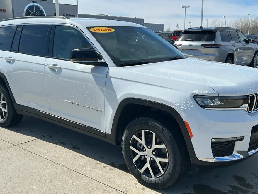 2025 Jeep Grand Cherokee Limited photo 1