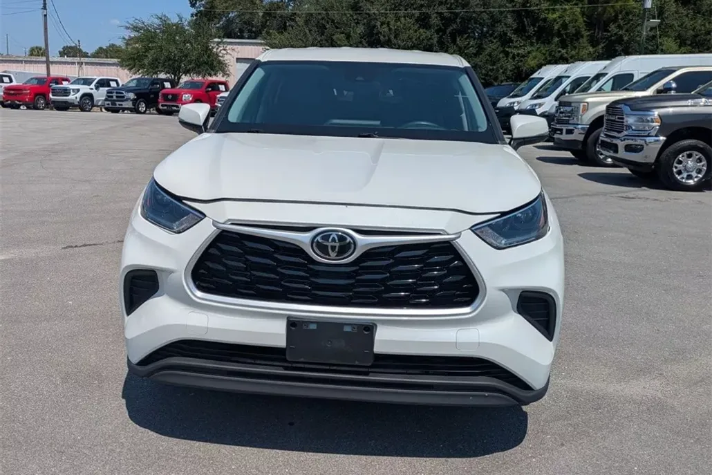 2021 Toyota Highlander L photo 1