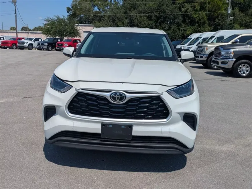 2021 Toyota Highlander L photo 1