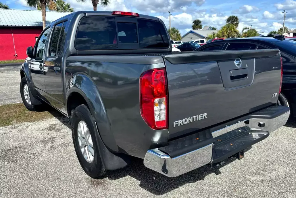 2019 Nissan Frontier S Crew Cab photo 1