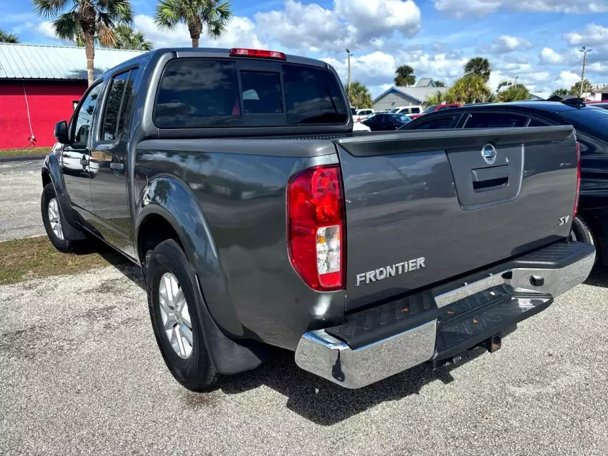 2019 Nissan Frontier S Crew Cab photo 1