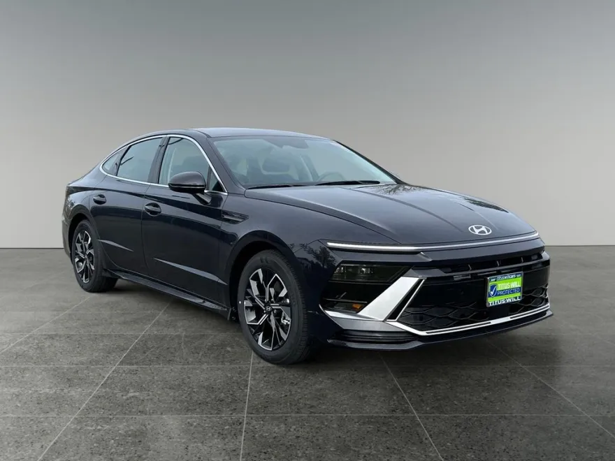 2025 Hyundai Sonata SEL photo 1