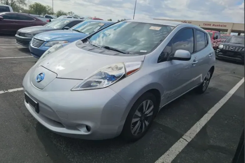2016 Nissan Leaf SL photo 1