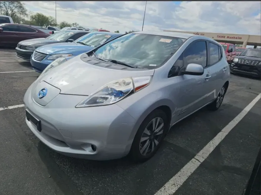 2016 Nissan Leaf SL photo 1