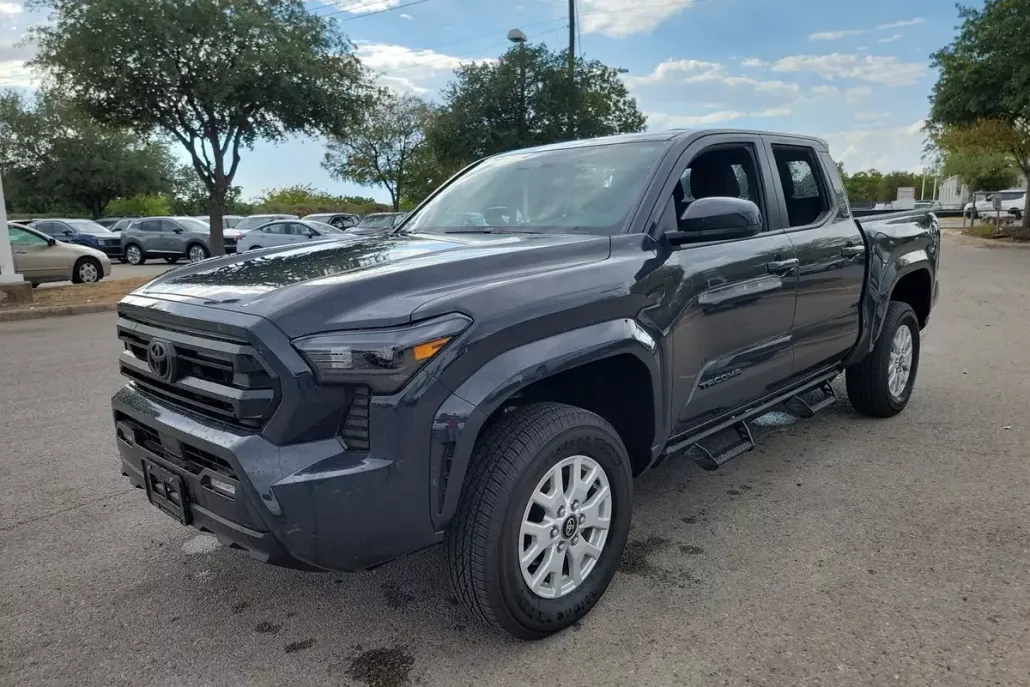 2025 Toyota Tacoma SR5 photo 1
